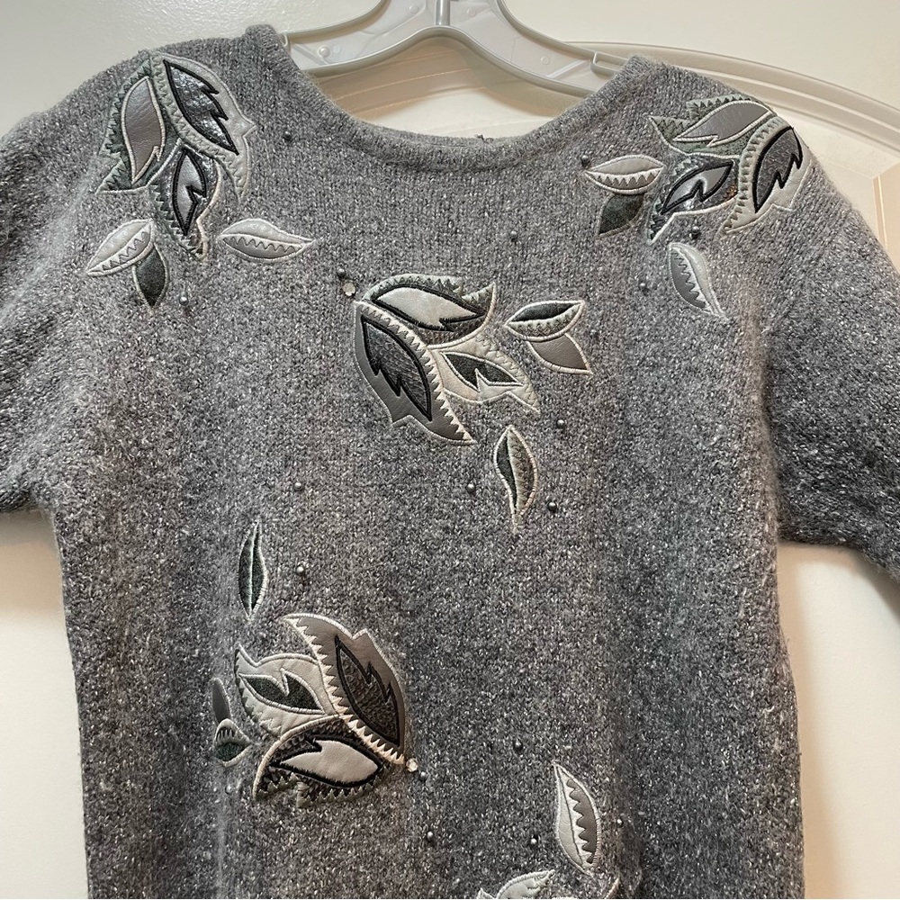 Silk/Wool oversized sweater grey floral faux leather floral S